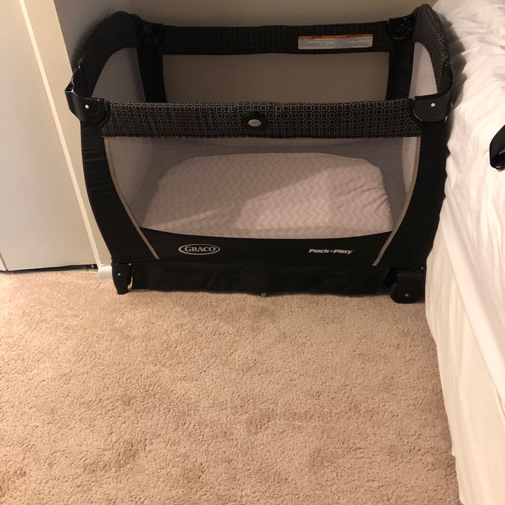 Graco Gray and white Pack'n Play